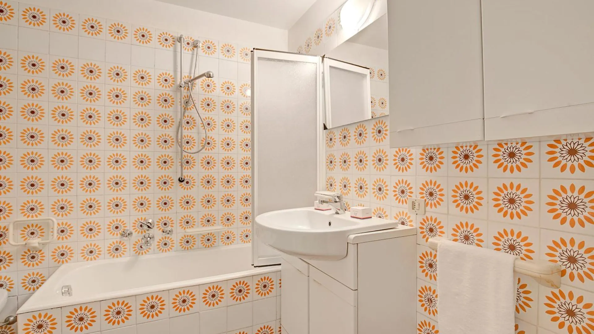Riva Del Caolino - Happy Rentals Ispra 0*,  Italy